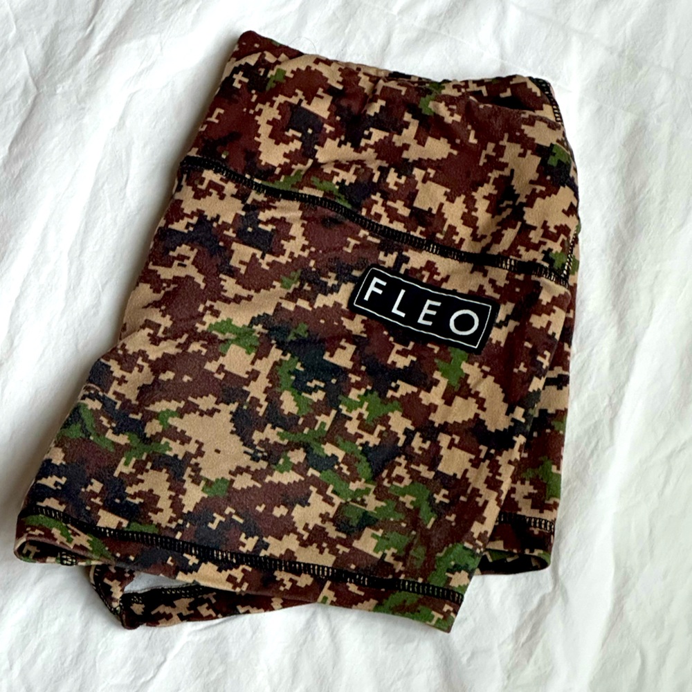 FLEO women’s training shorts Camo M